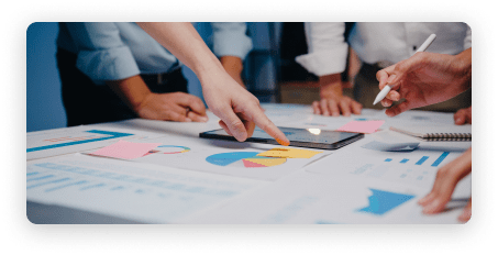 businessmen-businesswomen-meeting-brainstorming-ideas 1